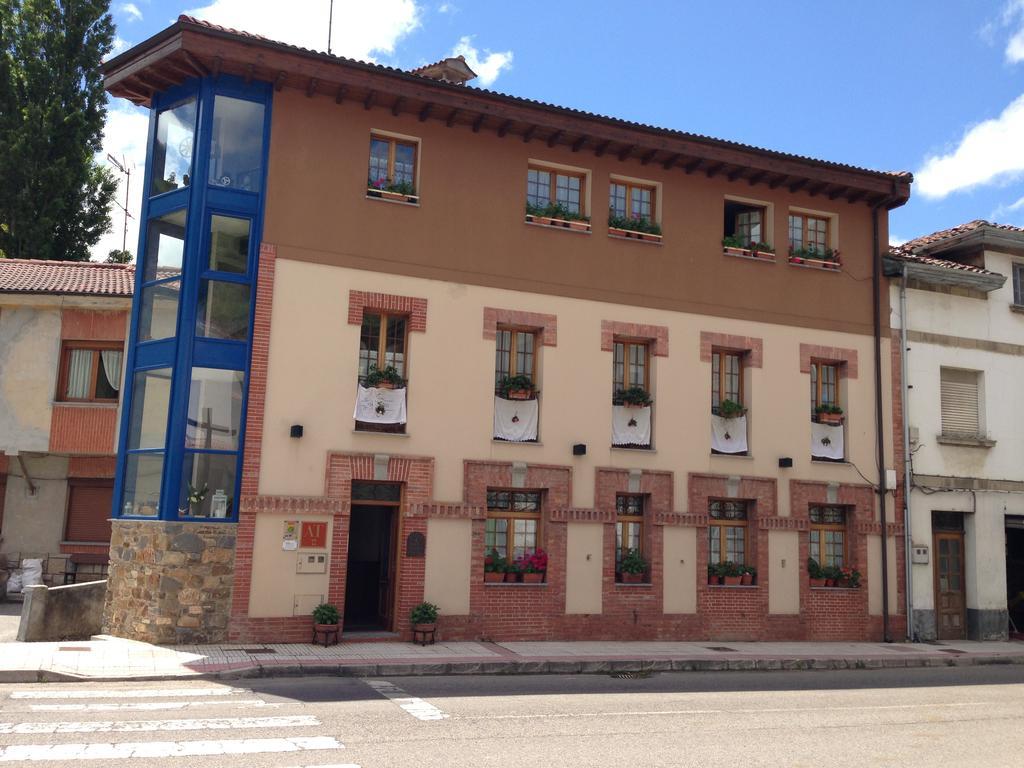 Apartamentos Casa Maria Juanin Collanzo Buitenkant foto